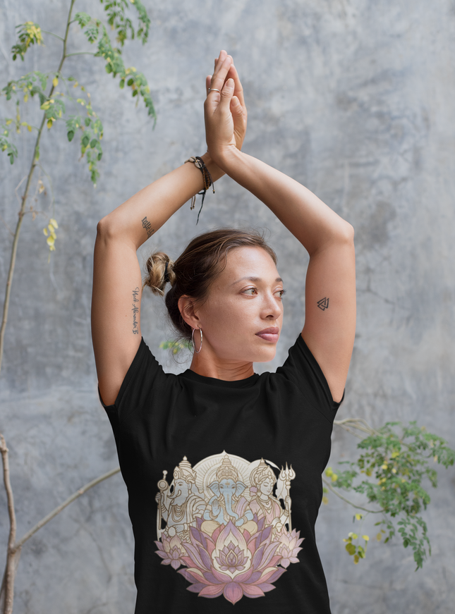 Drei Götter der Lotus Damen T-Shirt – Göttliches Lotus Design & Spiritualität