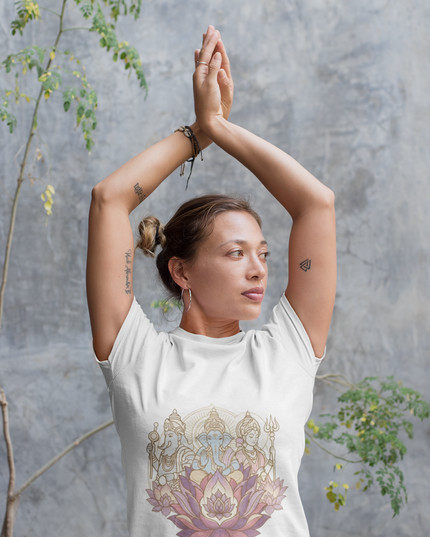 Drei Götter der Lotus Damen T-Shirt – Göttliches Lotus Design & Spiritualität