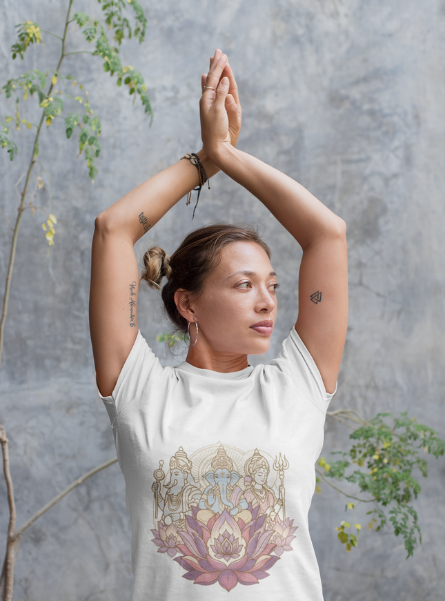 Drei Götter der Lotus Damen T-Shirt – Göttliches Lotus Design & Spiritualität