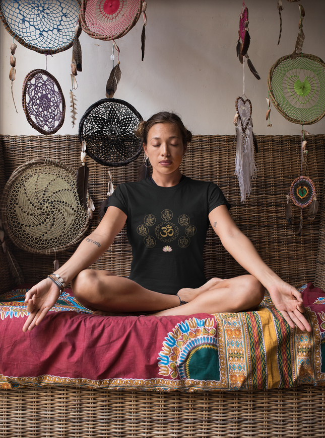 Götter des Om Damen T-Shirt – Spirituelles Design & Komfort