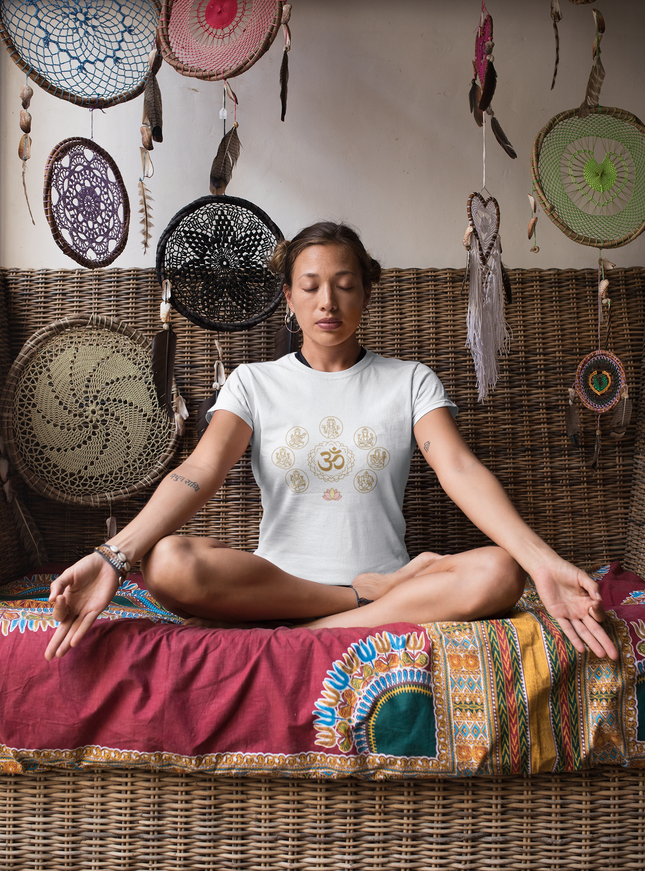 Götter des Om Damen T-Shirt – Spirituelles Design & Komfort